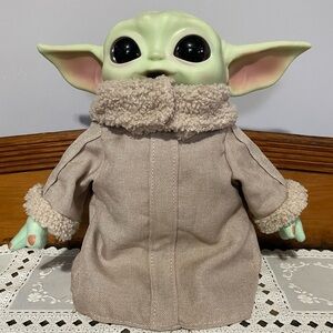 2020 Star Wars Baby Yoda plush with sounds EUC